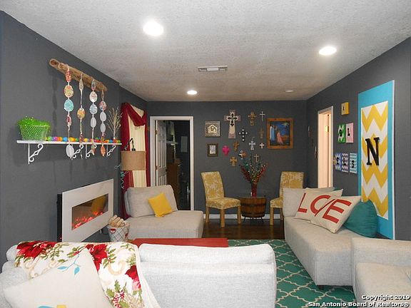 5th image of 349 W Merriweather St