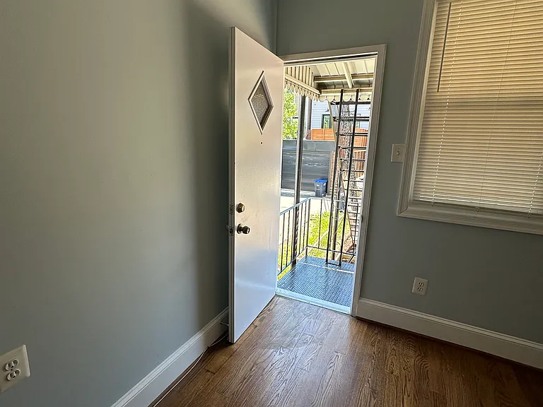 1533 Isherwood St NE — Photo 37