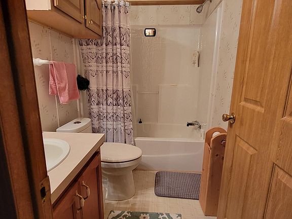 4th image of 42 Gate Ln