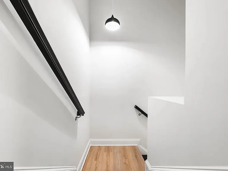 492 Mitchell Ave — Photo 4
