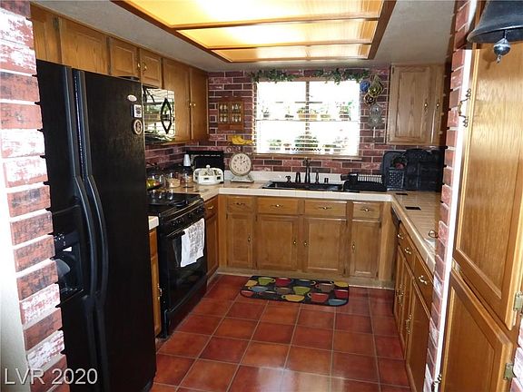 3rd image of 124 Underhill Ct