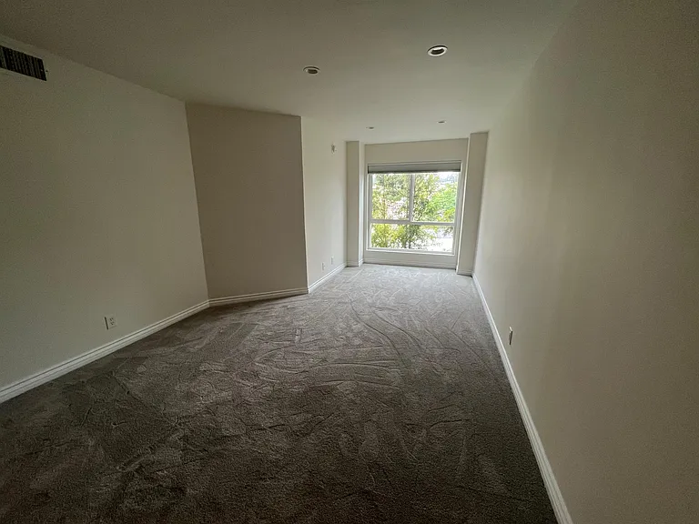 Master bedroom with new Stainmaster carpeting.