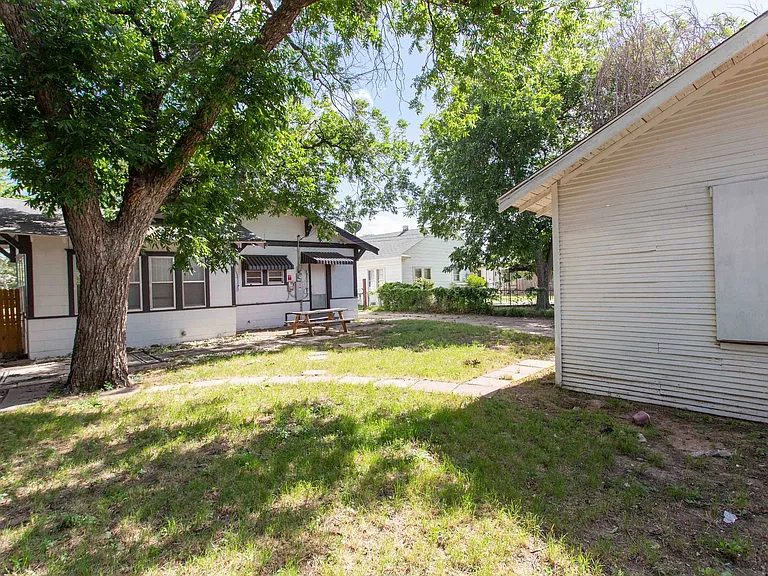 1710 Pearl Ave — Photo 29