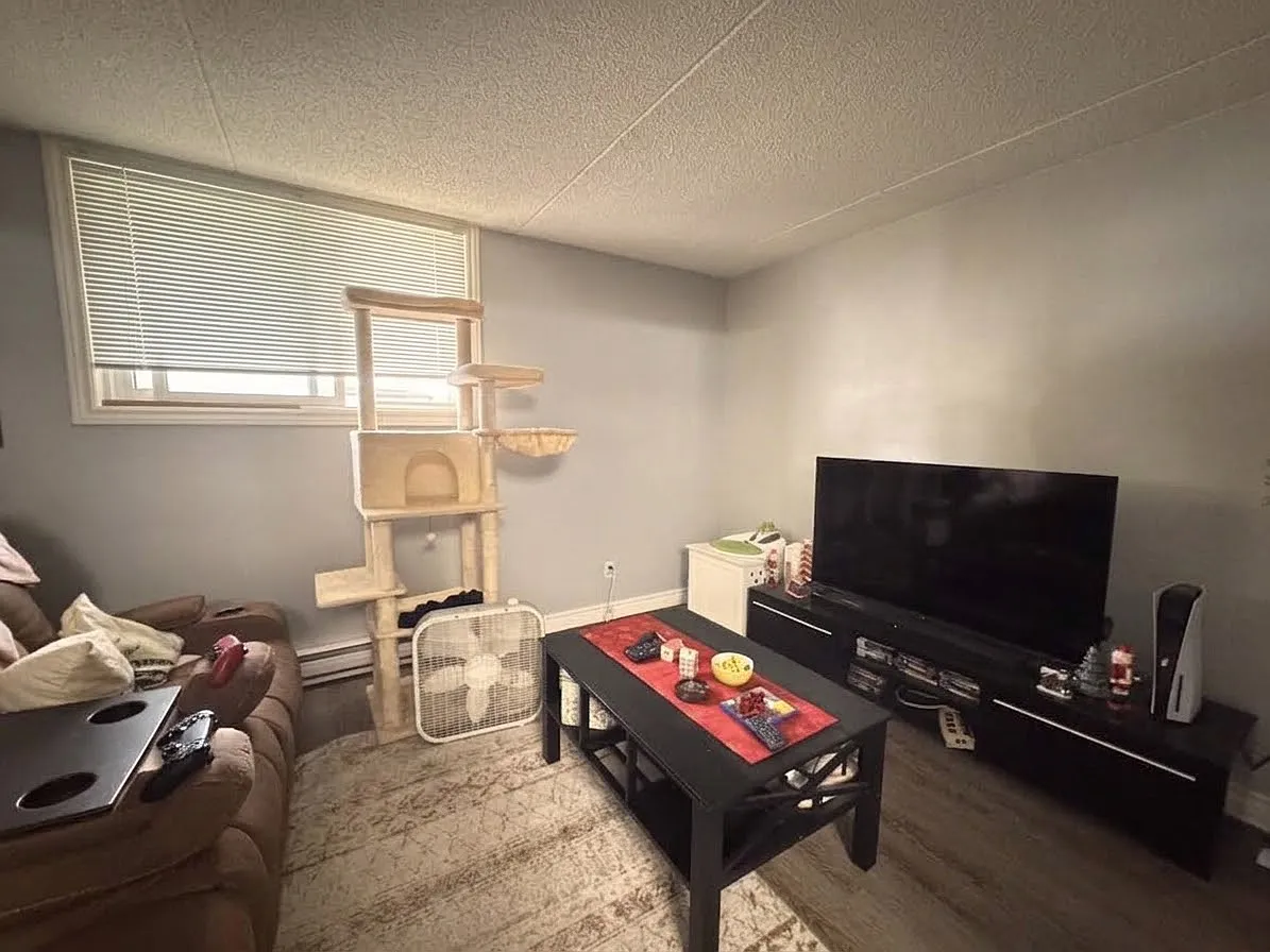 266 Overlea Dr — Photo 3