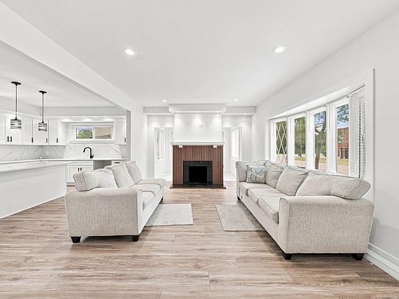 5th image of 3438 Balfour Rd