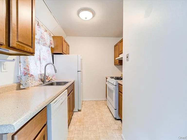 37 Alpine Dr #C — Photo 3