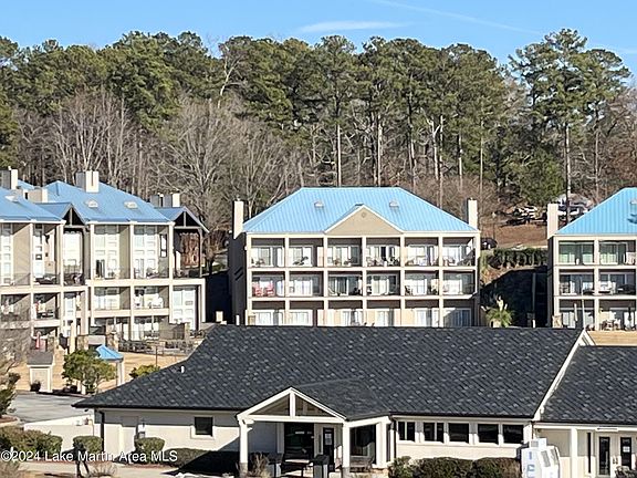 3rd image of 100 Harbor Pl Unit 405