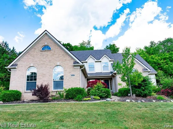 5494 Buell Dr, Commerce Township, MI 48382