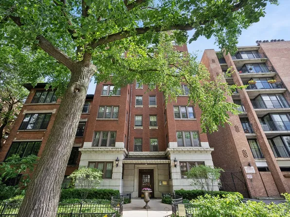 647 W Sheridan Rd APT 4A, Chicago, IL 60613