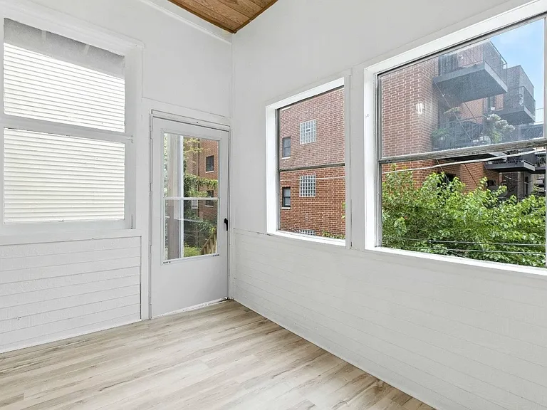 909 W Addison St #2 — Photo 12