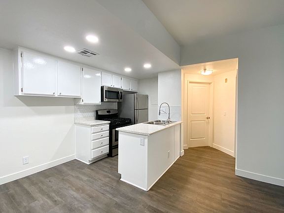 3rd image of 10915 Bluffside Dr #12dadfdf2