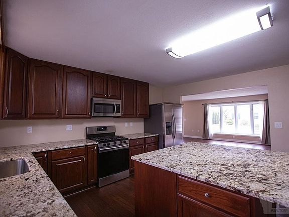 5th image of 410 Whitewood St