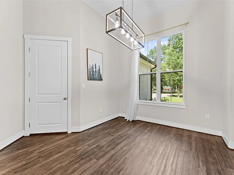 2650 Fountain View St — Photo 8