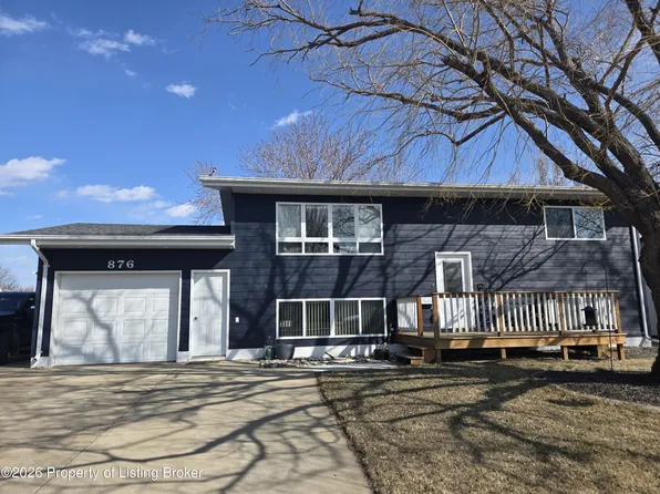876 8th Ave E, Dickinson, ND 58601