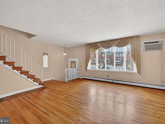 5th image of 3817 Fairdale Rd