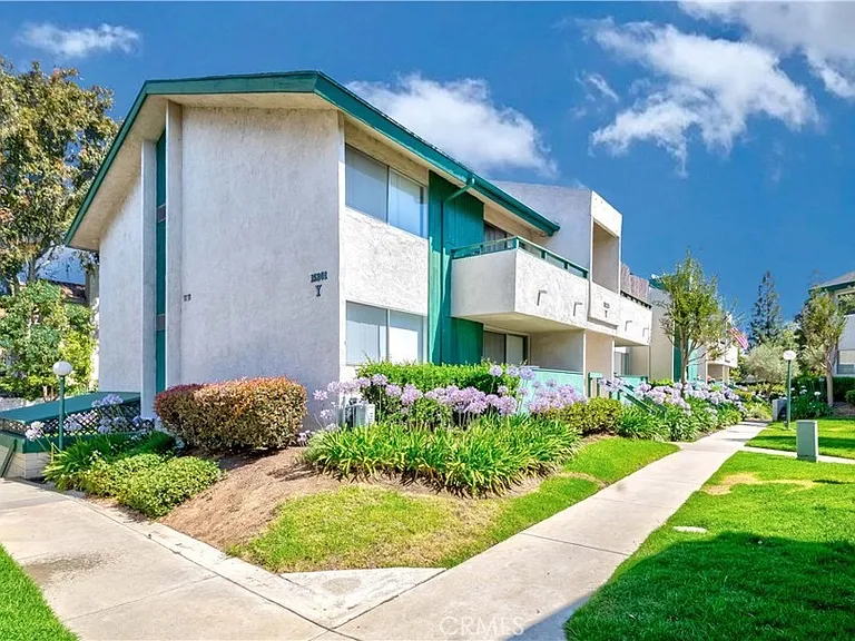 15201 Santa Gertrudes Ave #Y105 — Photo 2