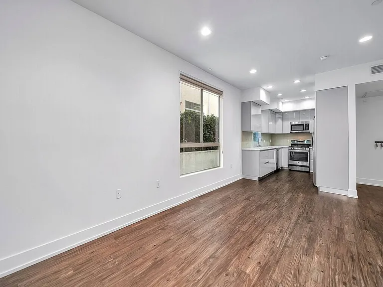 2028 S Bentley Ave #102 — Photo 5