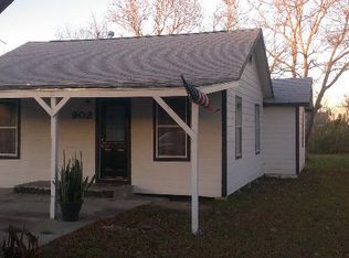 902 N Avenue C, Freeport, TX 77541