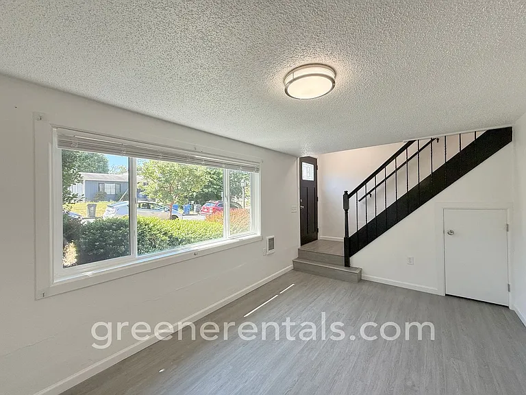1106 5th Ave SE — Photo 2