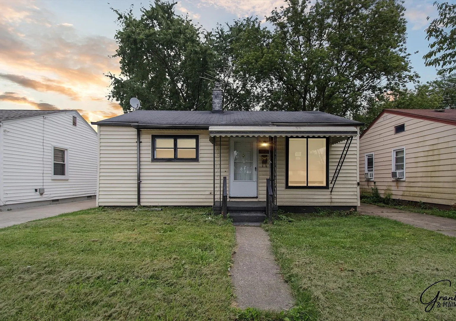 $1,250/month - 2 bedroom 1 bath — Photo 1