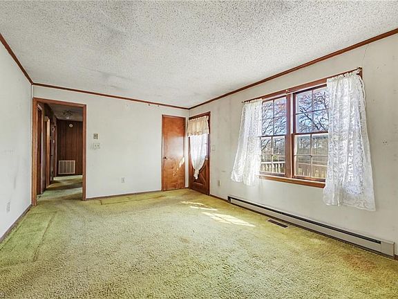 4th image of 560 Sharp Rd