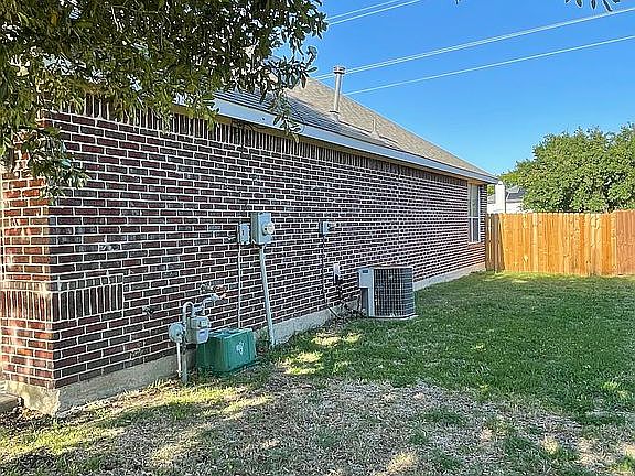 3rd image of 937 Mockingbird Dr