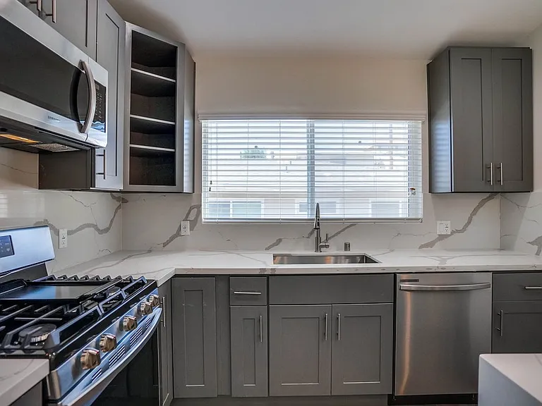 544 Evergreen St — Photo 23