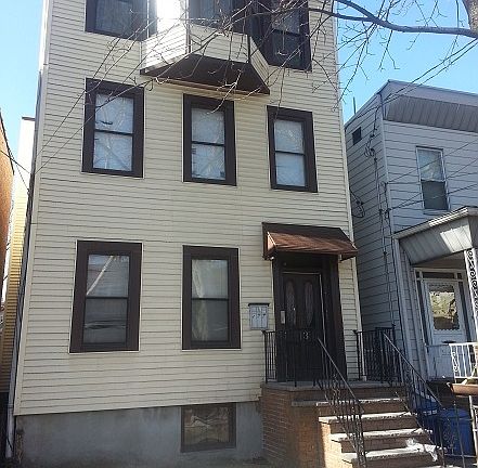5th image of 13 Waverly St