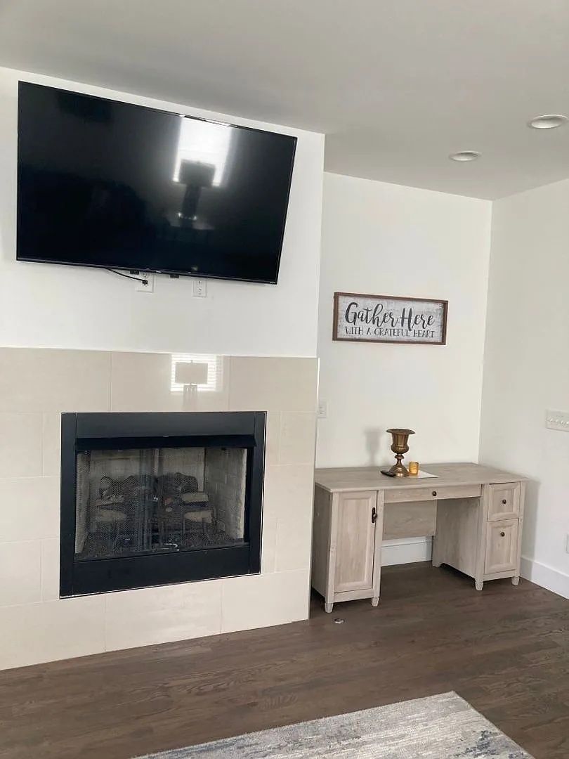 4BR Townhome - Minutes from Oracle Campus. — Photo 4