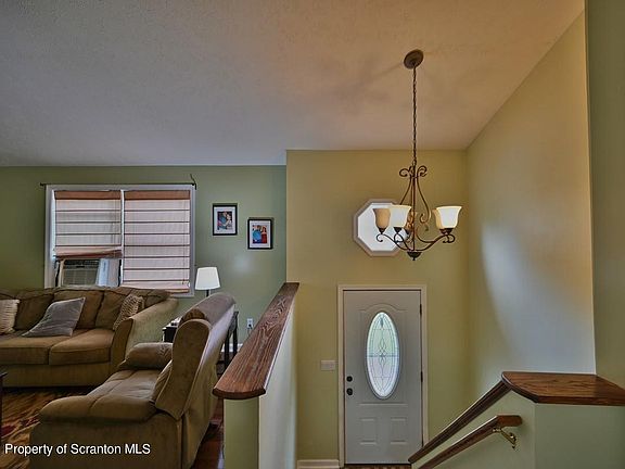 4th image of 217 Ontario St