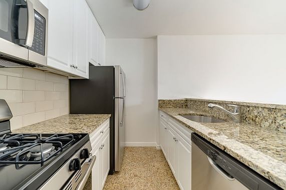 5th image of 235 W 56th St APT 25F