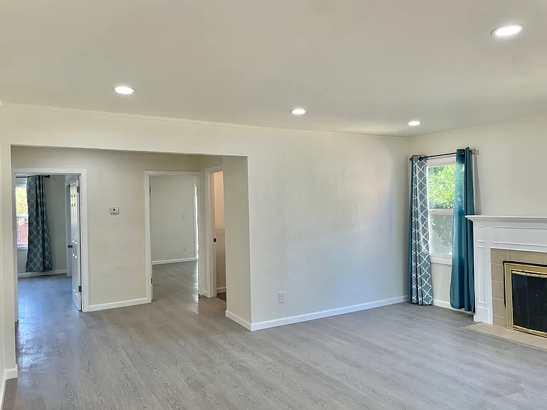 21421 Rizzo Ave — Photo 4
