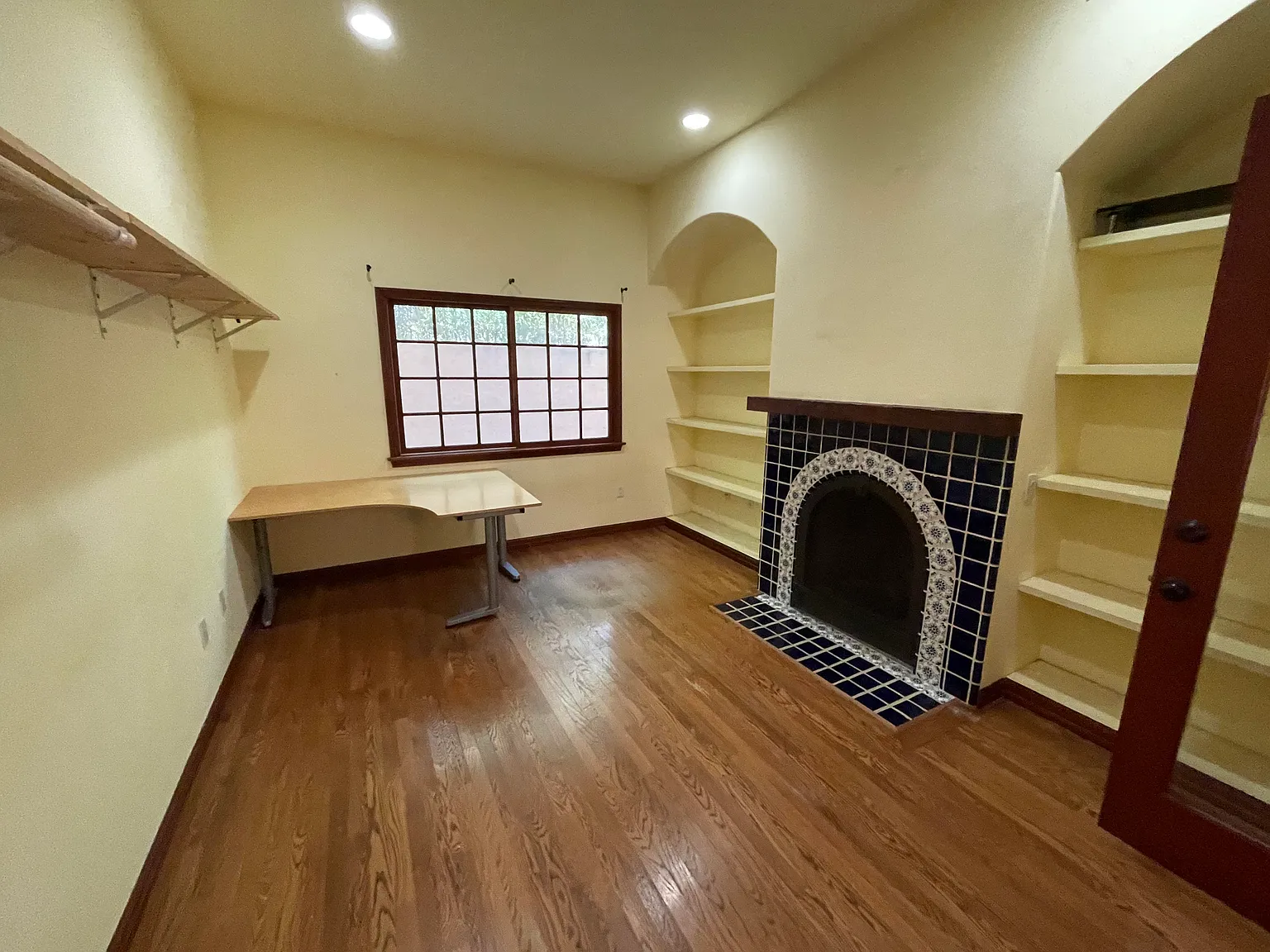 6 bed, 3000 sqft, $1,300 — Photo 1