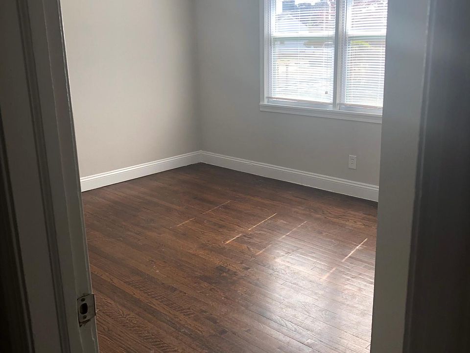 Bedroom 1 of 3 (all the same)