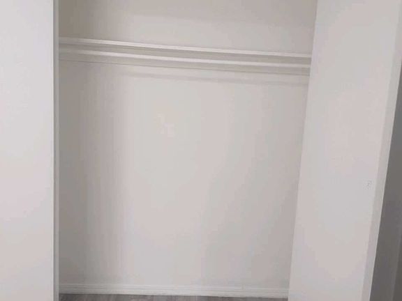 4th image of 220 SW 34th St #11301063