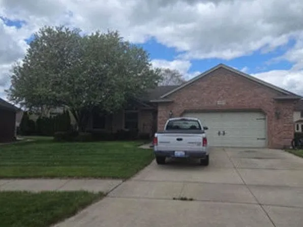 48069 Kings Ct, Macomb, MI 48044