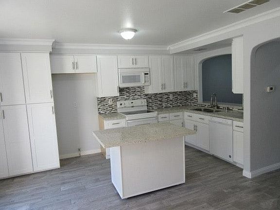 Fully updated kitchen