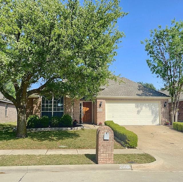 1st image of 2109 Geneva Ln