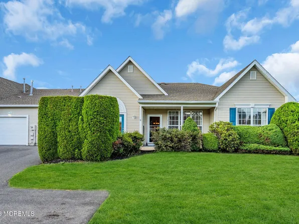 49 Foxwood Road, Lakewood, NJ 08701