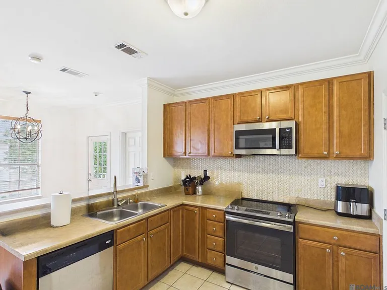4441 Burbank Dr #601 — Photo 5