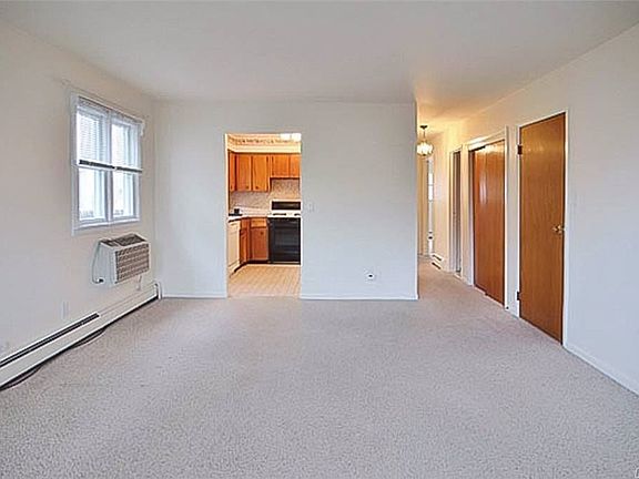 4th image of 264 Long Beach Blvd Floor 1