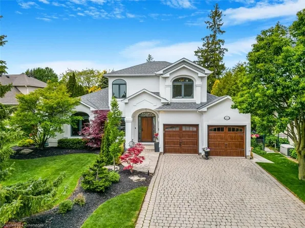 667 Highvalley Rd, Hamilton, ON L9G 4B3