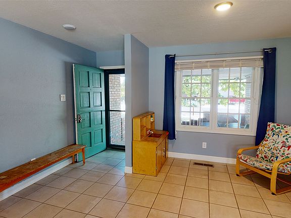 5th image of 405 Grand Canyon Dr
