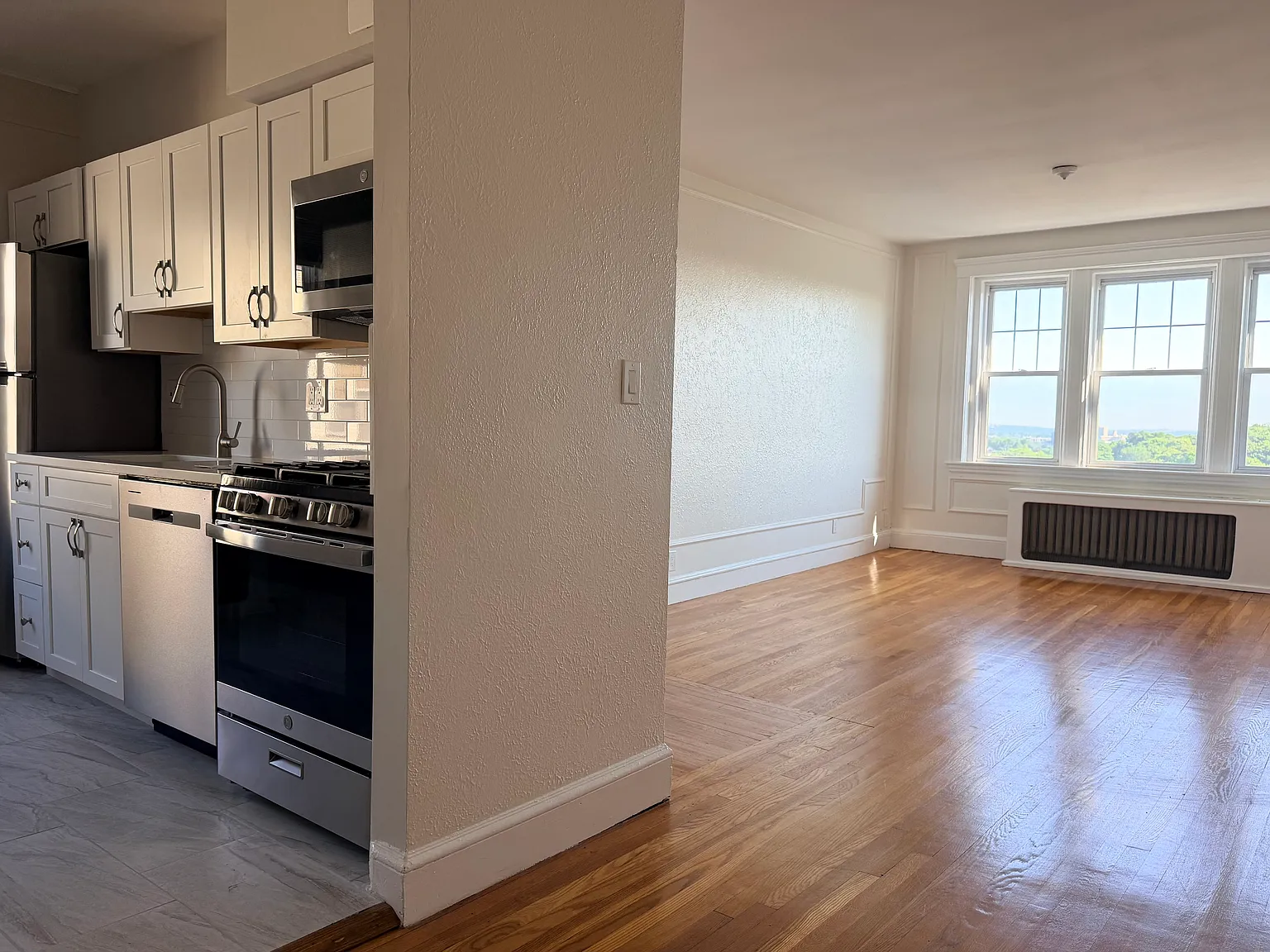 2 bed, 770 sqft, $2,900 — Photo 2
