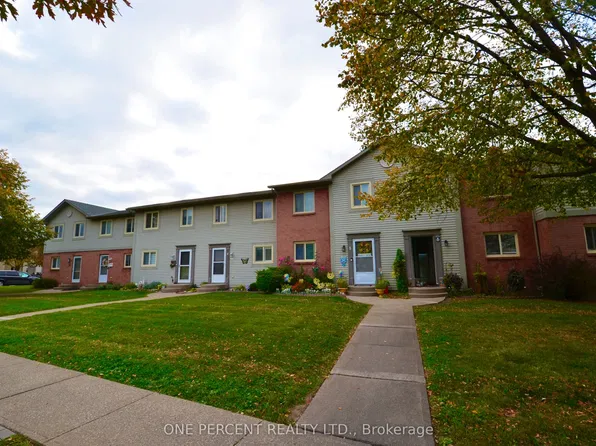 65 Dorchester Blvd #5, Saint Catharines, ON L2M 7T2