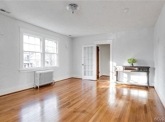 5th image of 3227 1/2 Hanes Ave