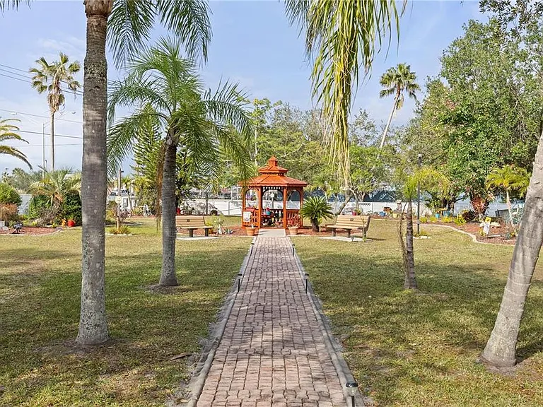1000 Kings Hwy #133 — Photo 34