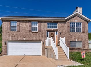 905 San Luis Dr, Fenton, MO 63026