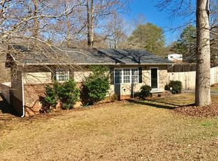 2 Oakridge Ct, Wellford, SC 29385