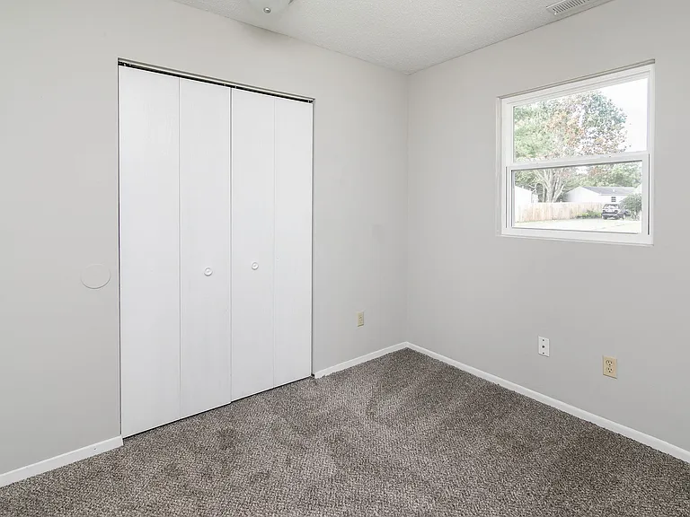 1104 Bryn Mawr Ave — Photo 10